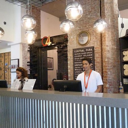 Q4 Hotel And Hostel New York Bagian luar foto