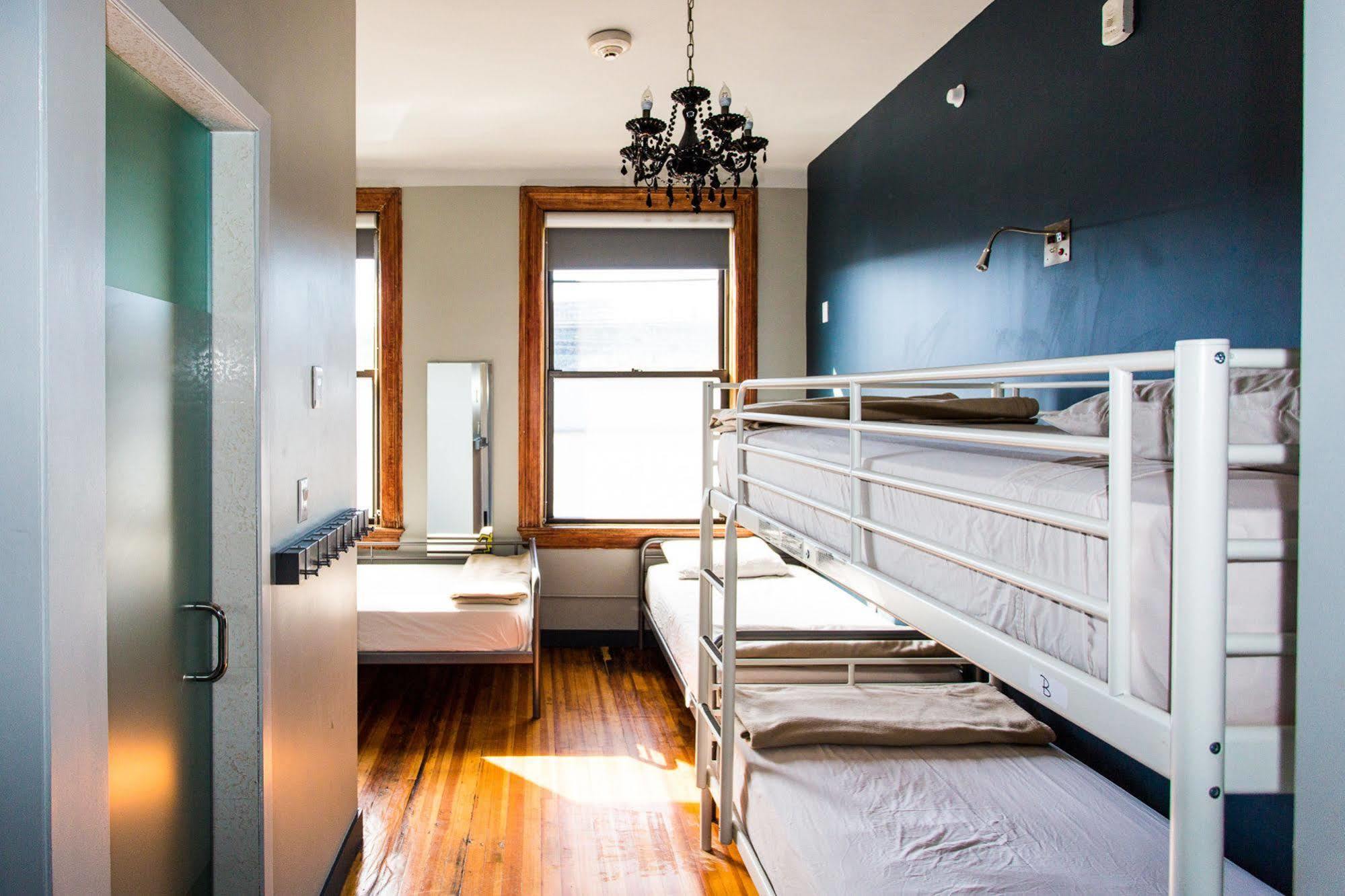 Q4 Hotel And Hostel New York Bagian luar foto