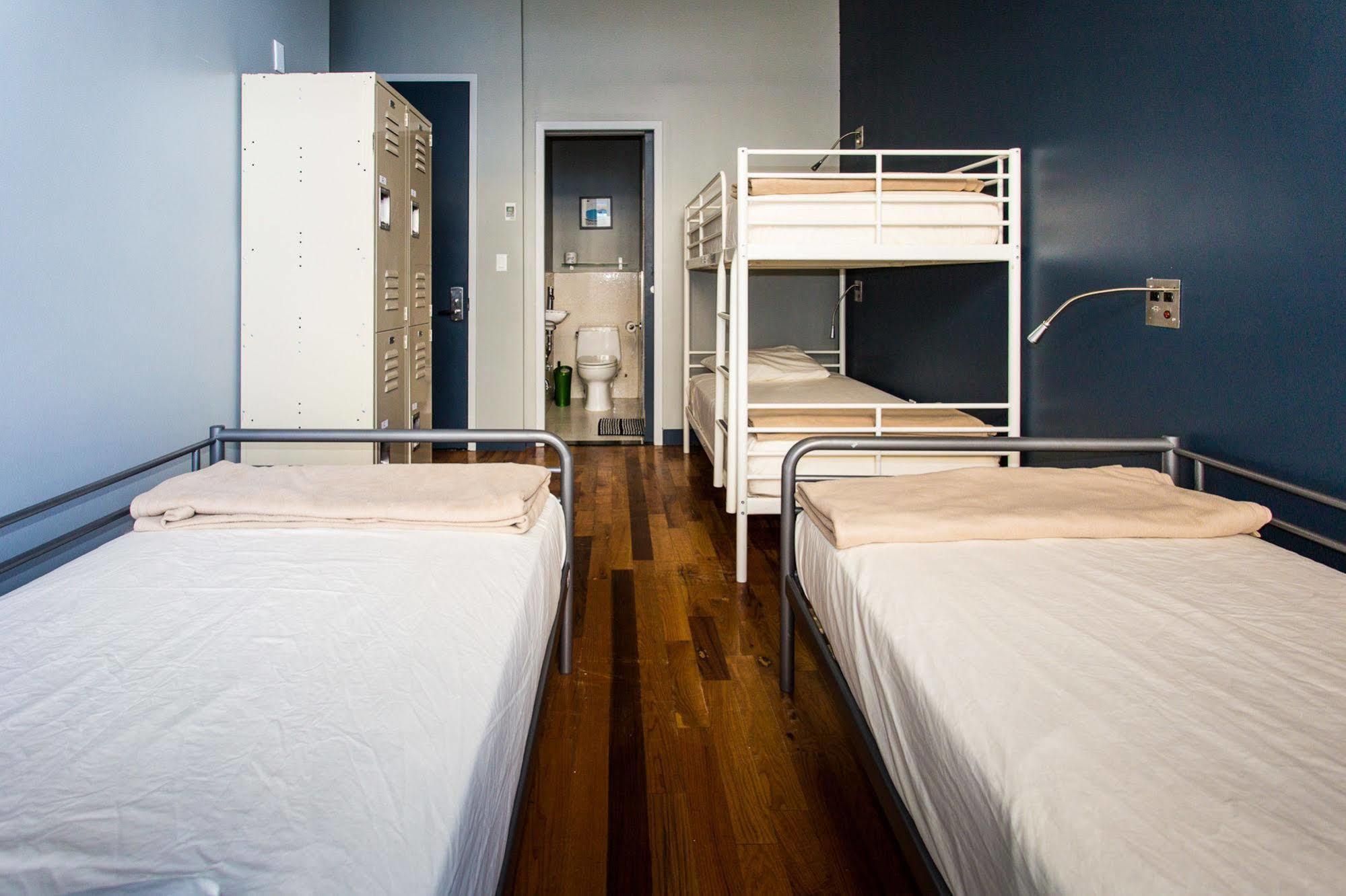 Q4 Hotel And Hostel New York Bagian luar foto