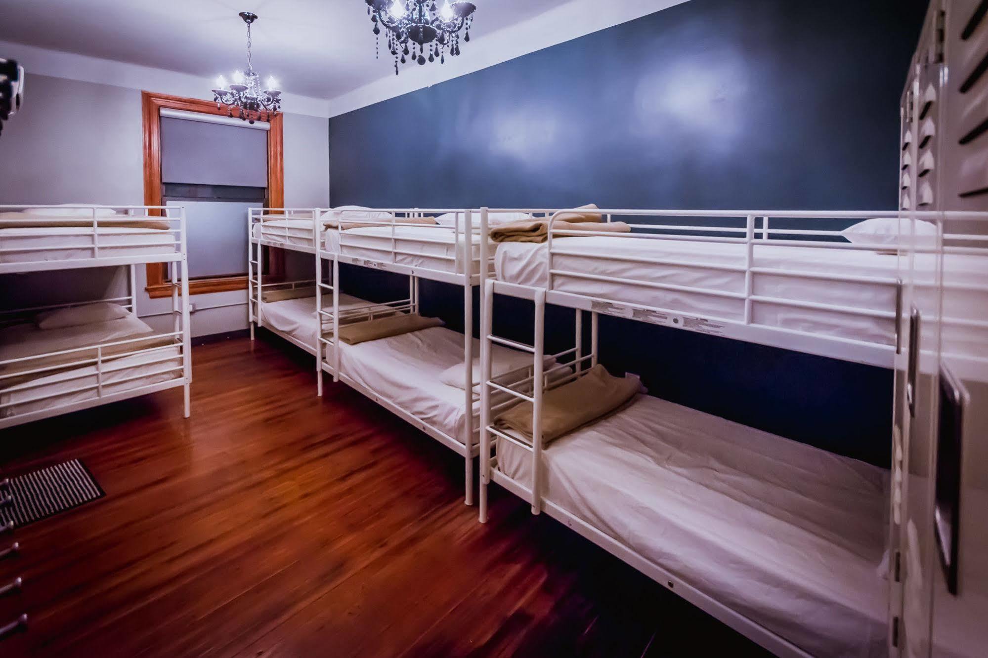 Q4 Hotel And Hostel New York Bagian luar foto