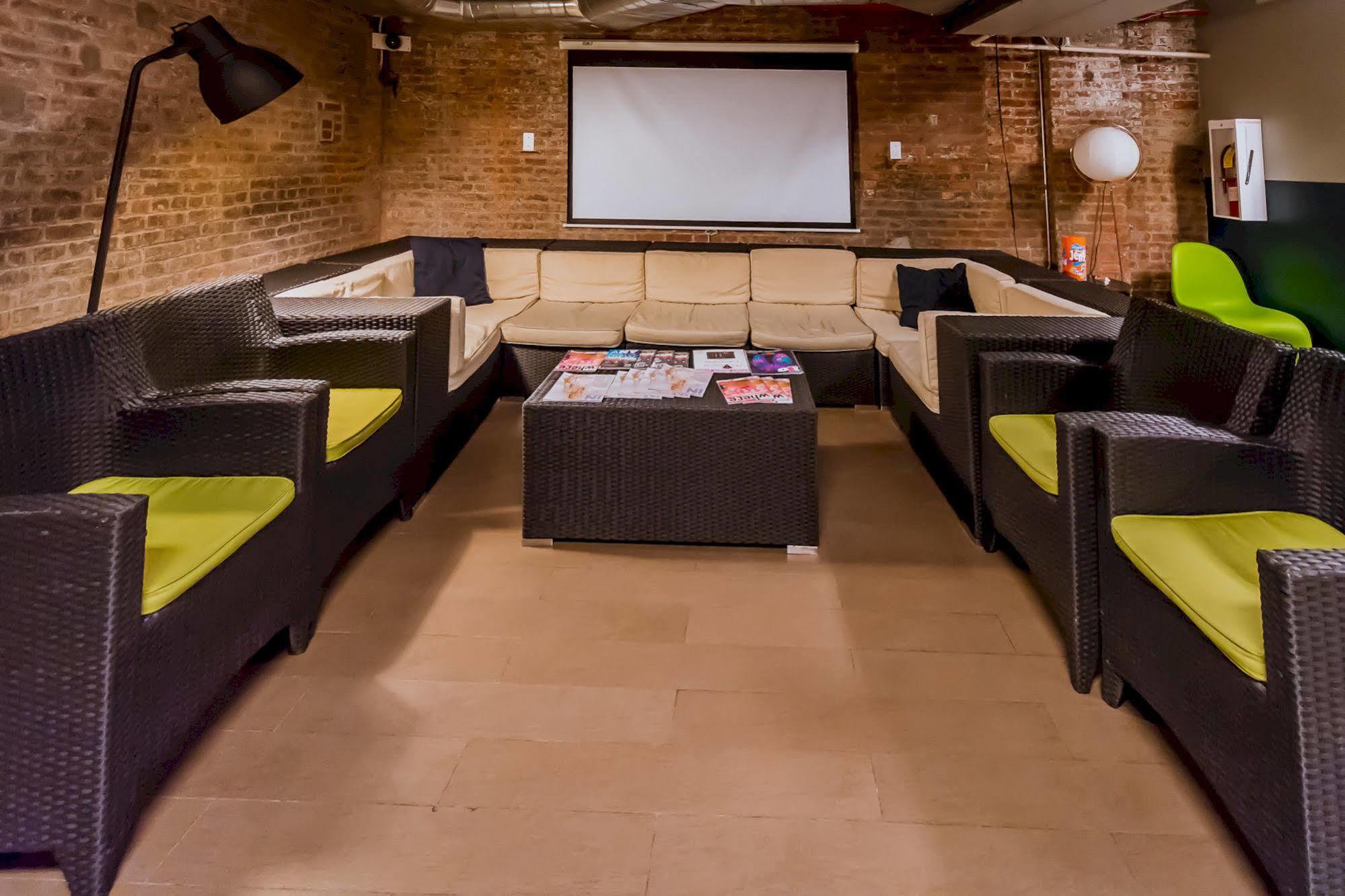 Q4 Hotel And Hostel New York Bagian luar foto
