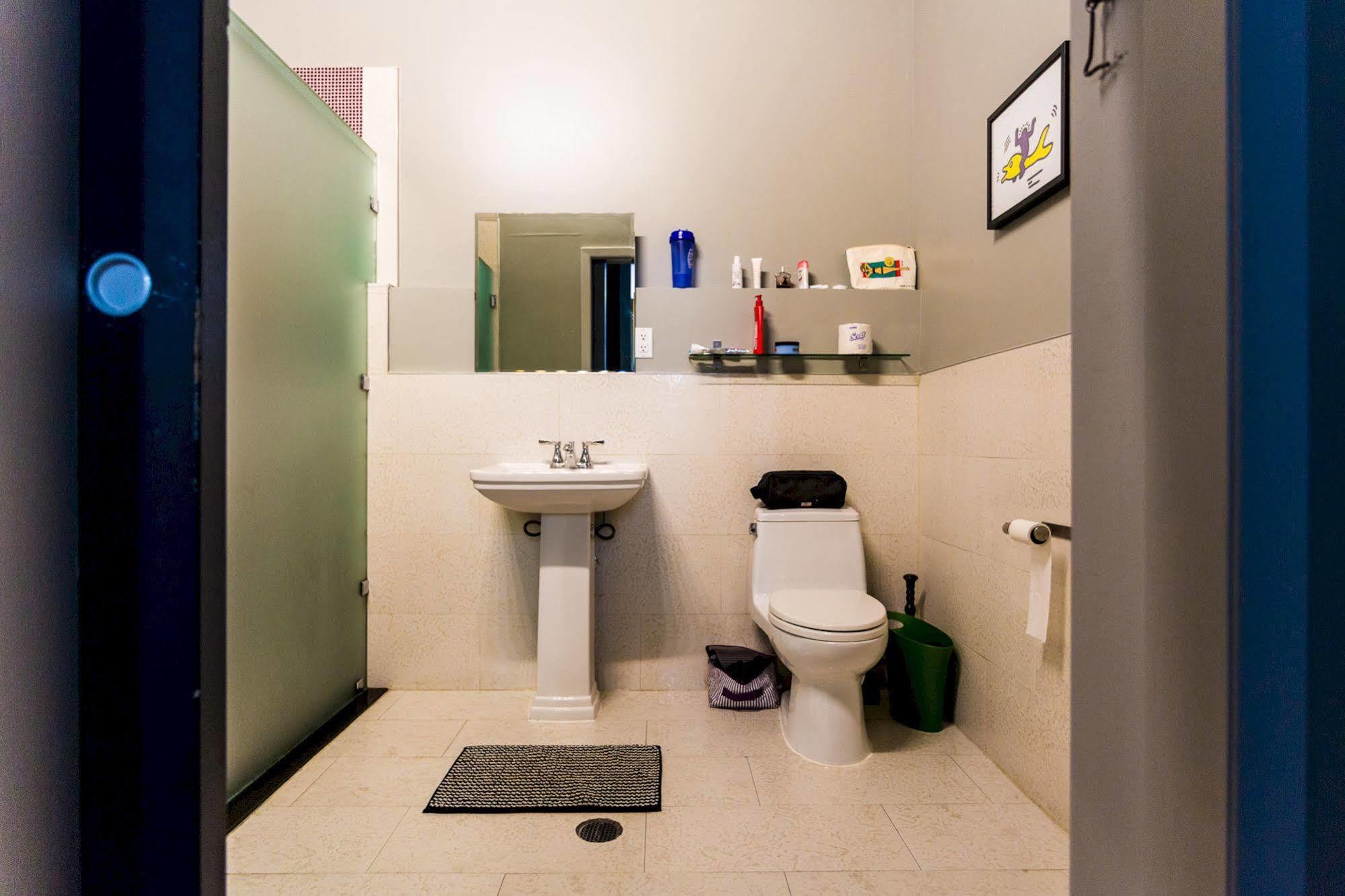 Q4 Hotel And Hostel New York Bagian luar foto