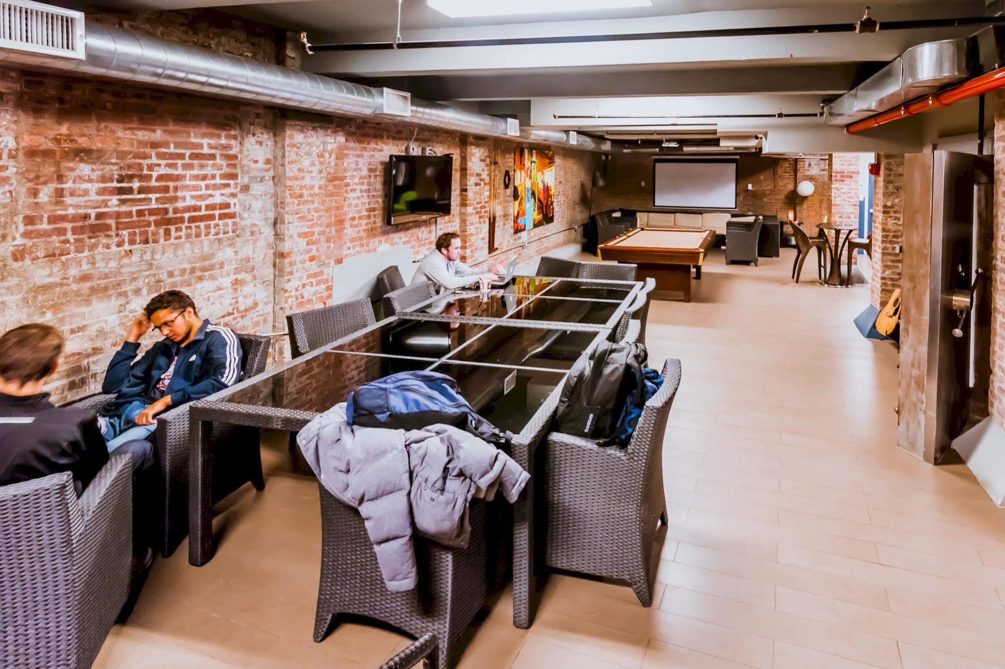 Q4 Hotel And Hostel New York Bagian luar foto